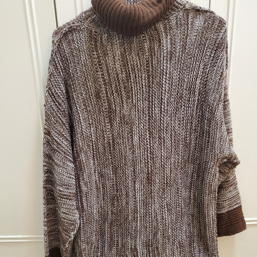 Sweaters - Picture 3 of 9